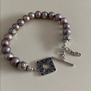 SOLDstrand silver grey hand knotted pearl bracelet